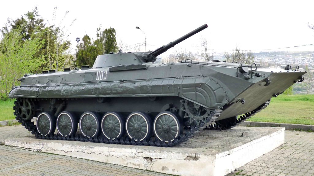 YEREVAN - een Sovjet BMP-1 tank in het Victory park