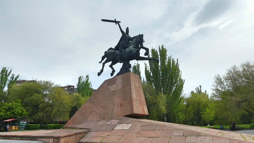 YEREVAN - een standbeeld ter ere van de Armeense militaire leider Vardan Mamikonian in het Circular park