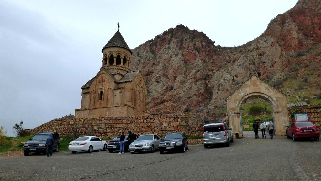 AMAGHU - de Astvatsatsin-kerk bij het Noravank-kloostercomplex