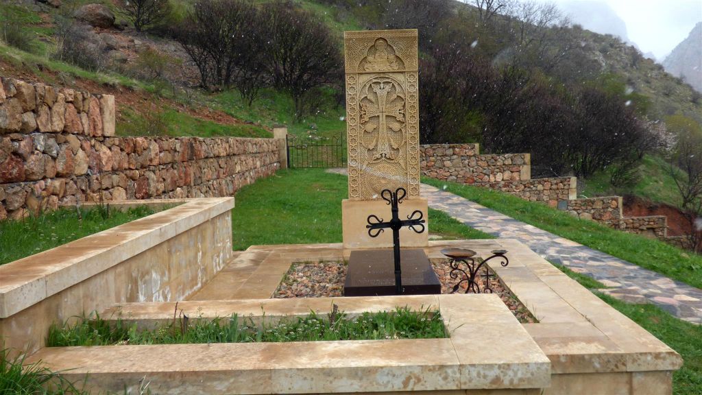 AMAGHU - een graf bij het Noravank-kloostercomplex