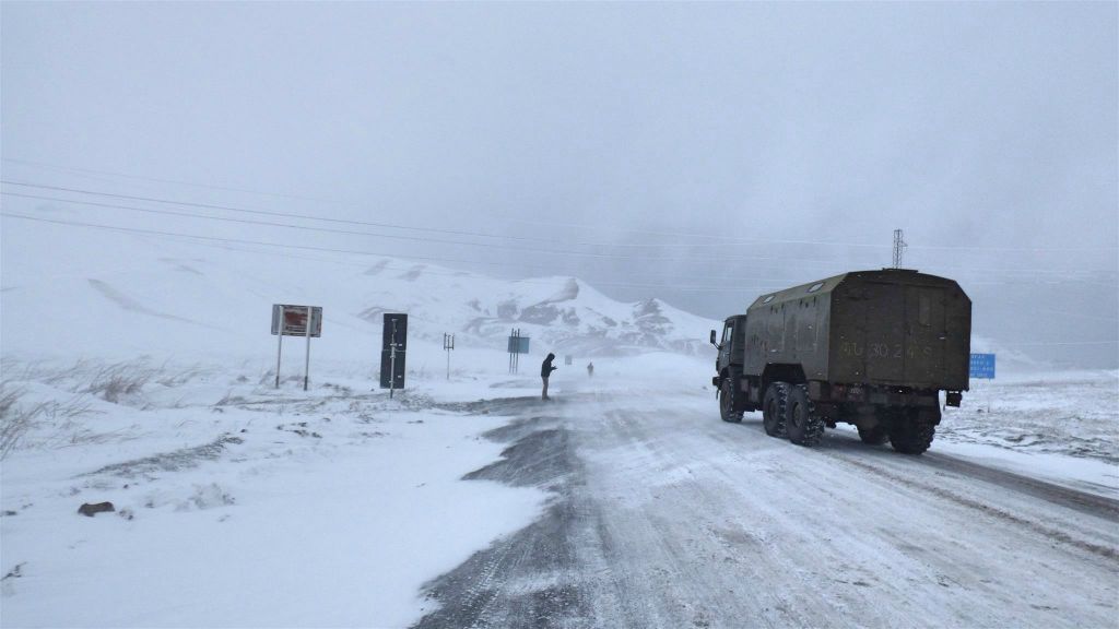 AMAGHU -> GORIS - een militaire vrachtwagen op de Vorton-pas (2344m)