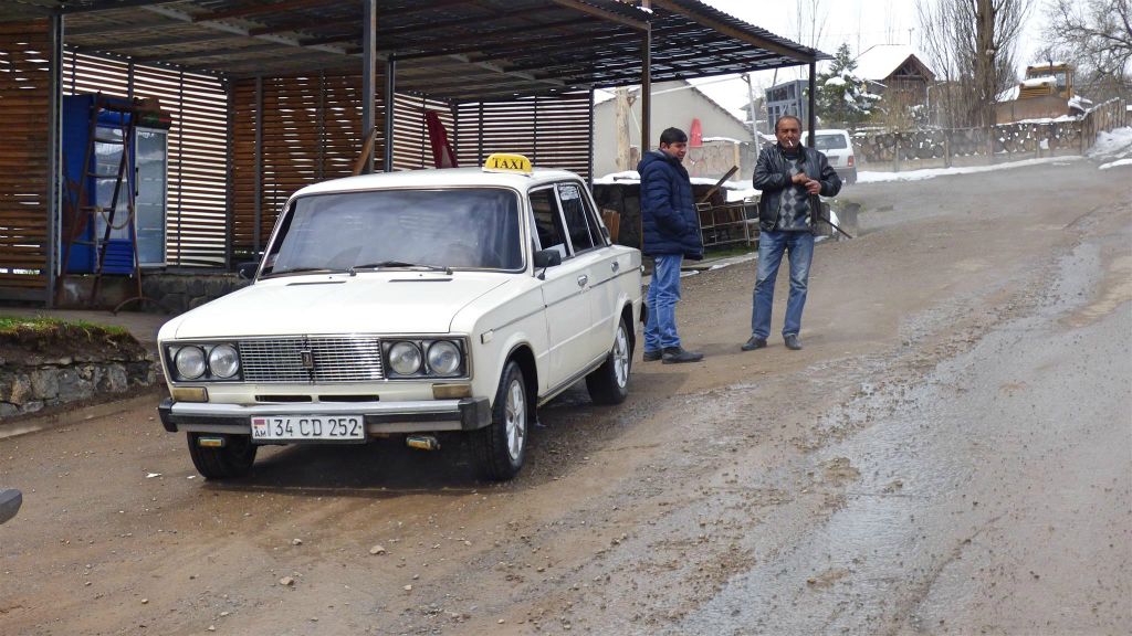 TATEV - een Lada die dienst doet als taxi