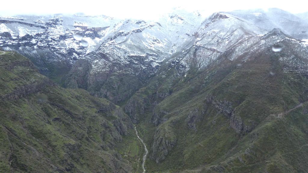 TATEV - het uitzicht onderweg met de langste ononderbroken kabelbaan ter wereld (5,7 km)