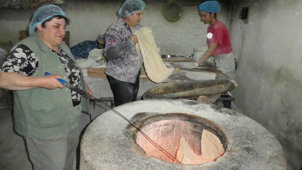 GORIS - het bakken van Lavash brood