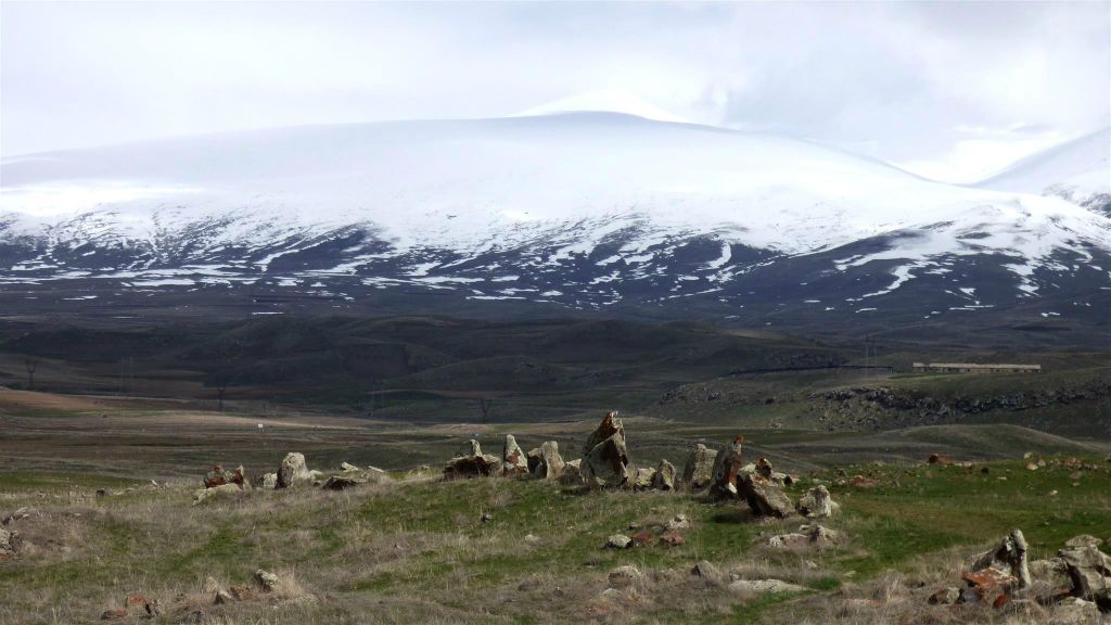 SISIAN - enkele stenen bij Carahunge (Armeense Stonehenge)