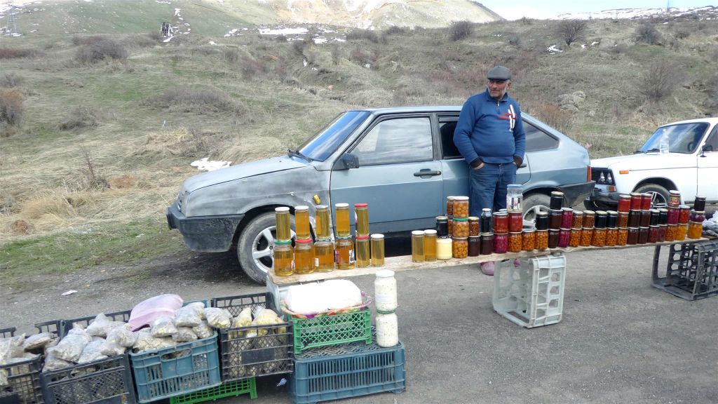 VAGHATIN -> JERMUK - de verkoop van Armeense producten langs de weg