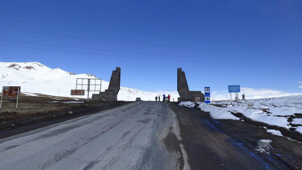 VAGHATIN -> JERMUK - de poorten van Zangezur op de Vorton-pas (2344m)