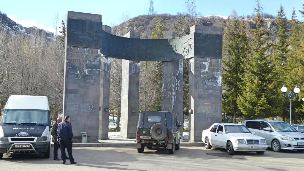 JERMUK - een monument ter ere van de 50ste verjaardag van de Oktoberrevolutie