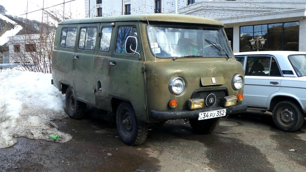 JERMUK - een UAZ Buchanka