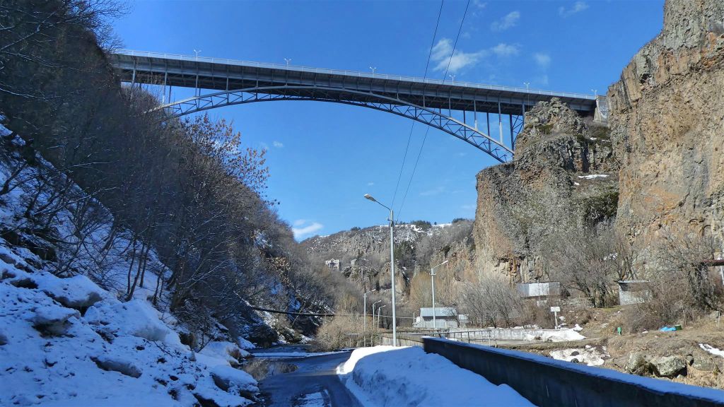 JERMUK - het uitzicht onderweg naar de waterval