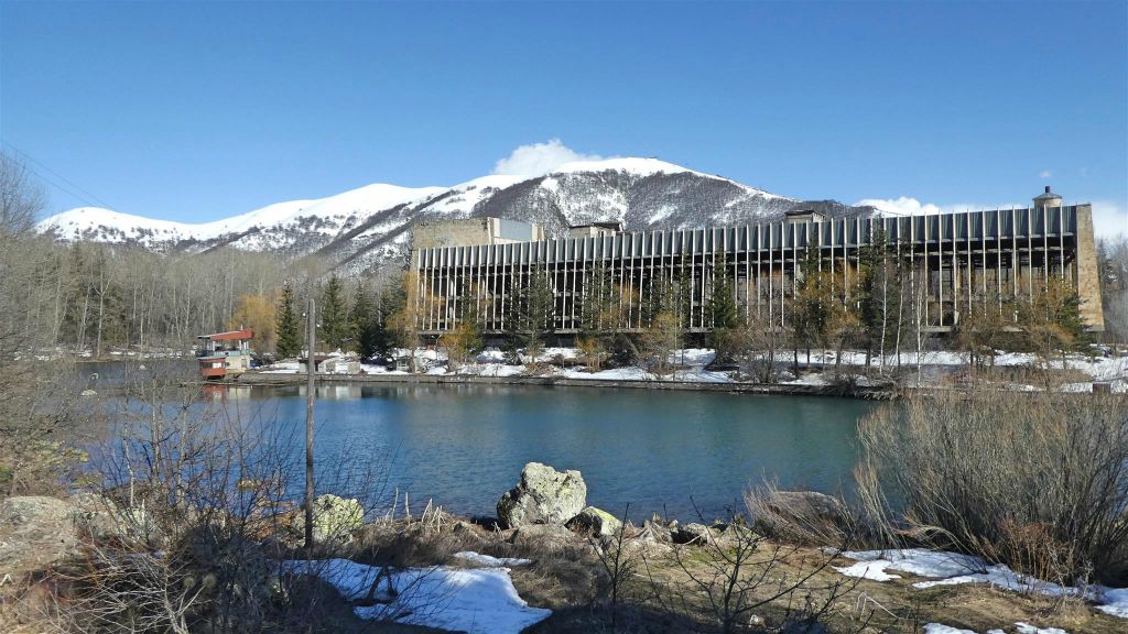 JERMUK - een oud Sovjet sportgebouw