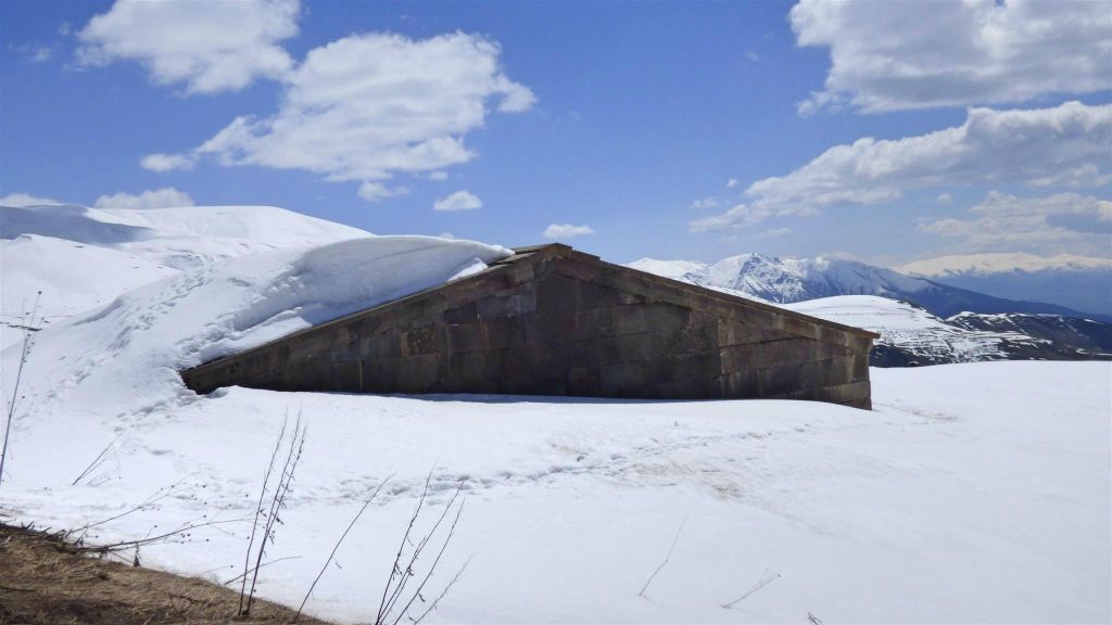 YEGHEGNADZOR - de Selim Caravanserai, een oude herberg voor reizigers