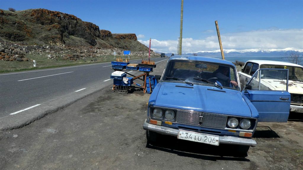 YEGHEGNADZOR -> NORATUS - de verkoop van vis langs de weg