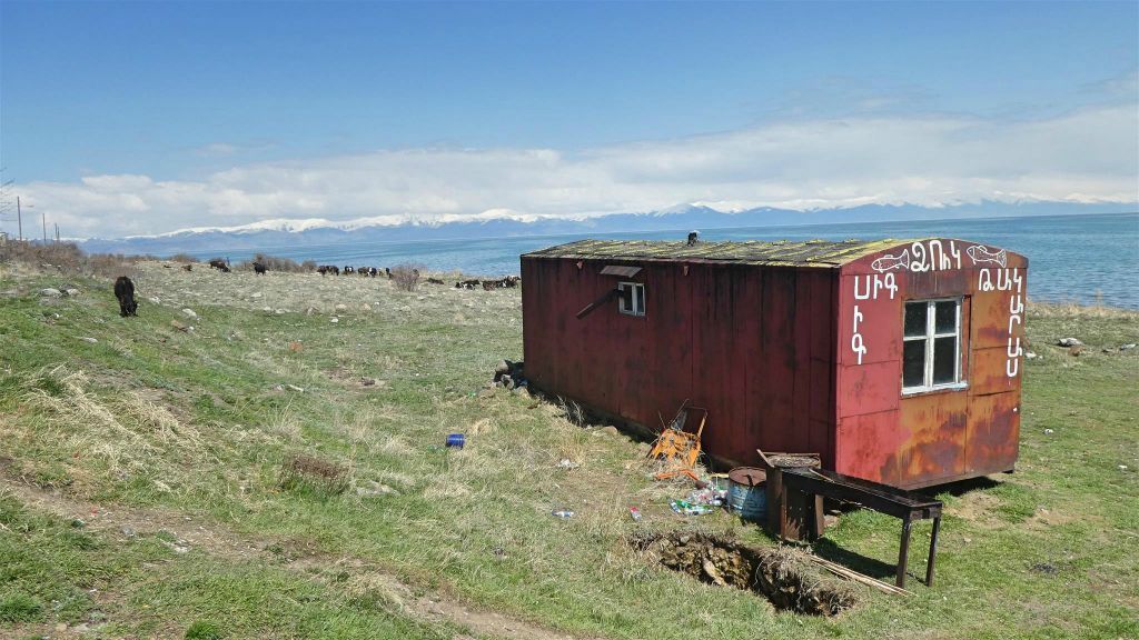 YEGHEGNADZOR -> NORATUS - een woning langs de weg