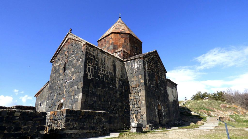 SEVAN - de Astvatsatsin kerk bij het Sevanavank-kloostercomplex