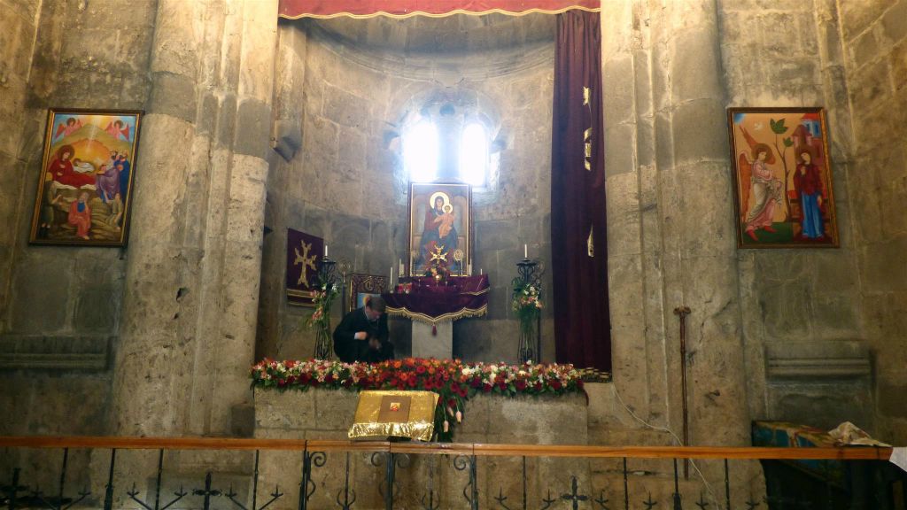 TEGHUT - binnen in een kerk bij het Haghartsin-kloostercomplex