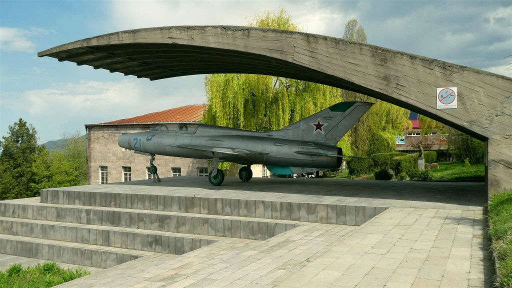 SANAHIN - een MIG-21 bij het Mikoyan Brothers museum