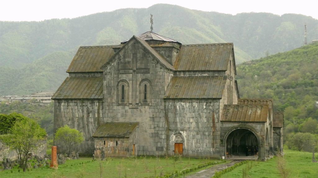 AKHTALA - de Surp Astvatsatsin kerk bij het Akhtala-kloostercomplex
