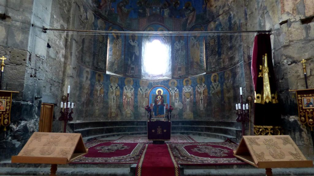 AKHTALA - binnen in de Surp Astvatsatsin kerk bij het Akhtala-kloostercomplex