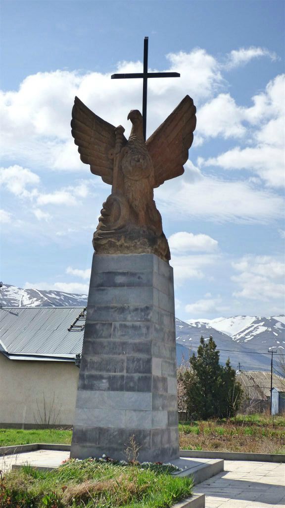 DZORAGET -> RYA TAZA - een monument