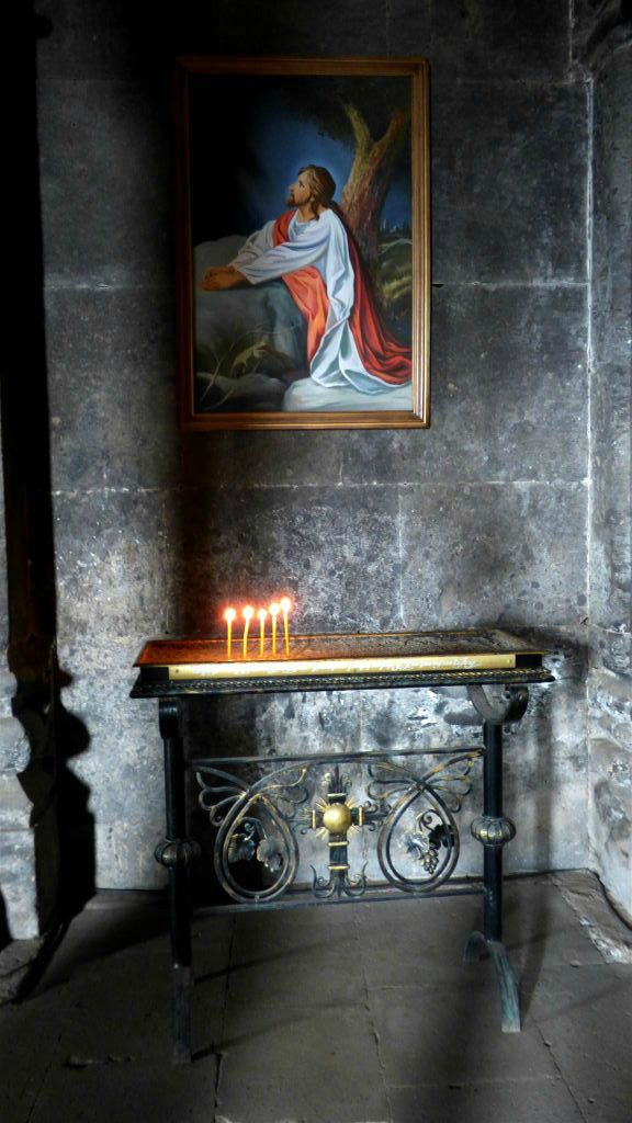 SAGHMOSAVANK - binnen in een kerk bij het Saghmosavank-kloostercomplex