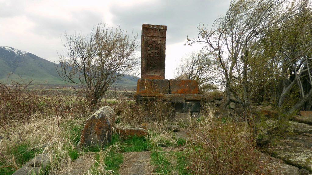SAGHMOSAVANK - een graf bij het Saghmosavank-kloostercomplex