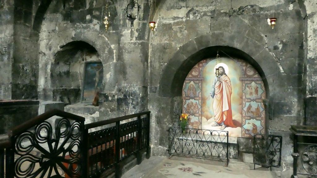 HOVHANNAVANK - binnen in het Hovhannavank-kloostercomplex