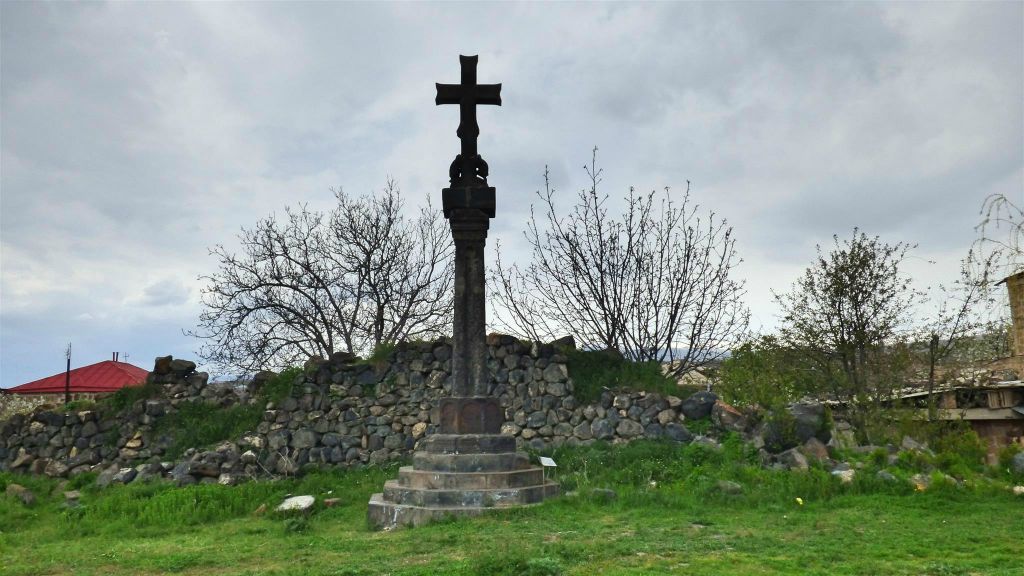 HOVHANNAVANK - een kruis bij het Hovhannavank-kloostercomplex