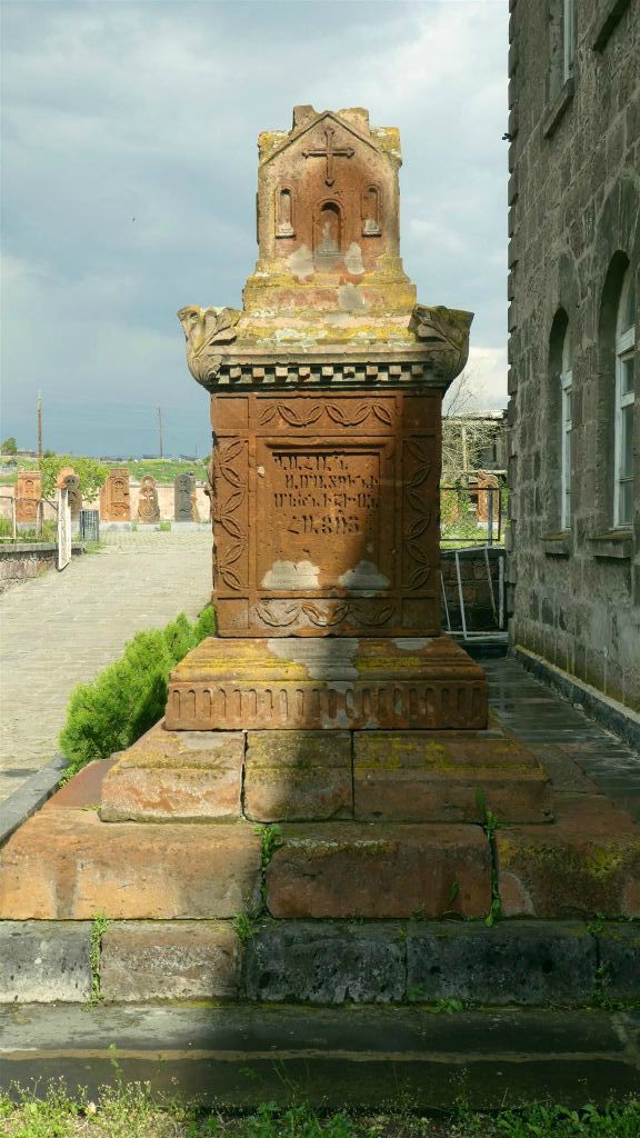 OSHAKAN - een graf bij de heilige Mesrop Mashtots-kerk