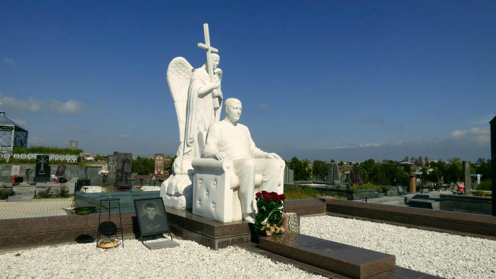 ETCHMIADZIN - een begraafplaats bij de Saint Hripsime-kerk