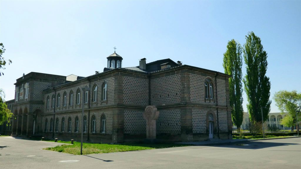 ETCHMIADZIN - het Gevorkian Theologisch Seminarie bij het Etchmiadzin-kathedraalcomplex
