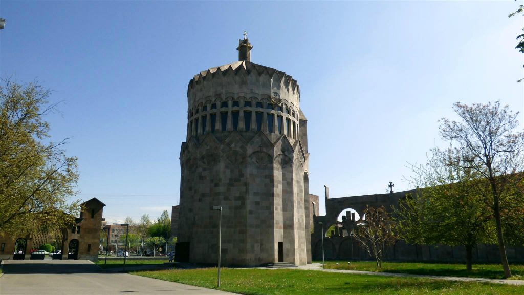 ETCHMIADZIN - de kerk van de Heilige Aartsengelen bij het Etchmiadzin-kathedraalcomplex