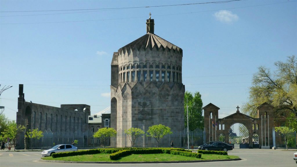 ETCHMIADZIN - de kerk van de Heilige Aartsengelen bij het Etchmiadzin-kathedraalcomplex
