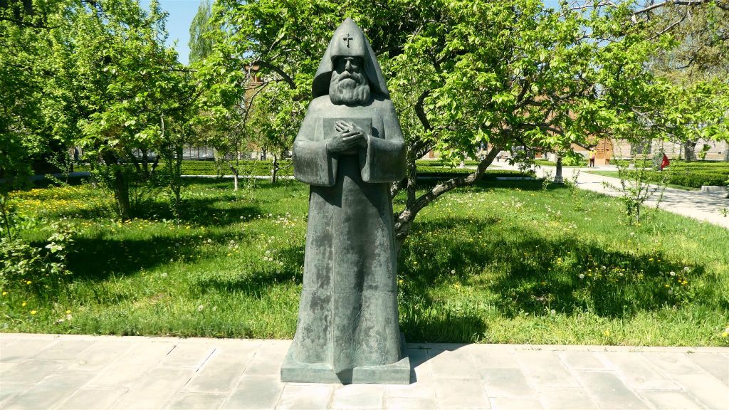 ETCHMIADZIN - een beeld bij het Etchmiadzin-kathedraalcomplex
