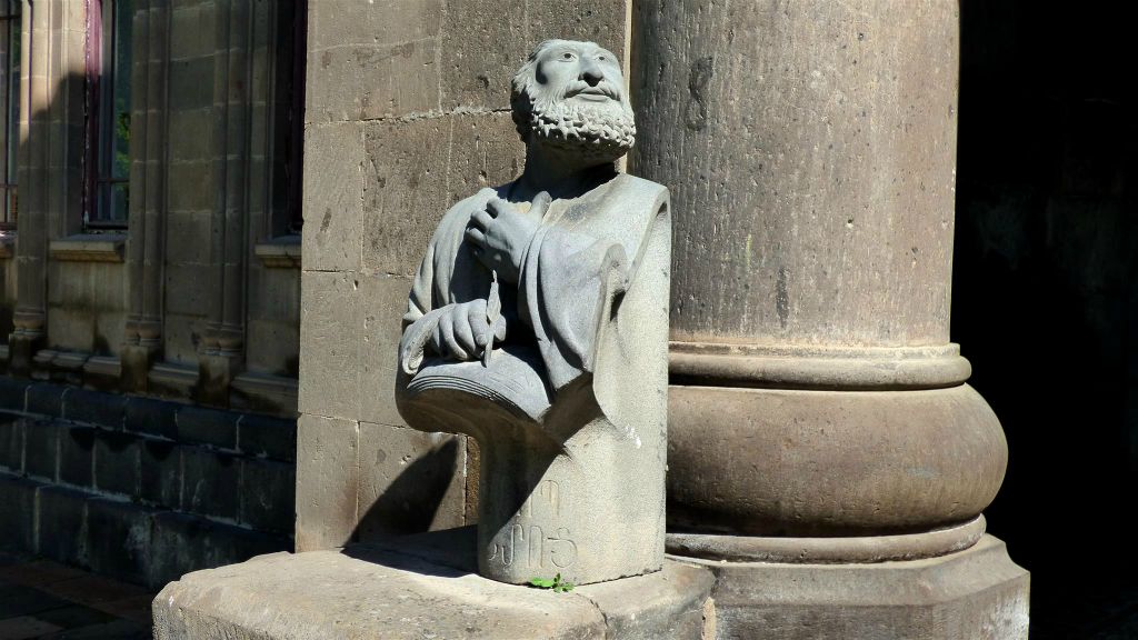 ETCHMIADZIN - een beeld bij het Etchmiadzin-kathedraalcomplex