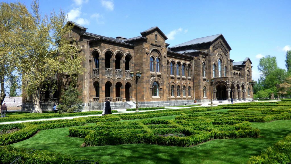 ETCHMIADZIN - het huidig verblijf van de heiligen bij het Etchmiadzin-kathedraalcomplex