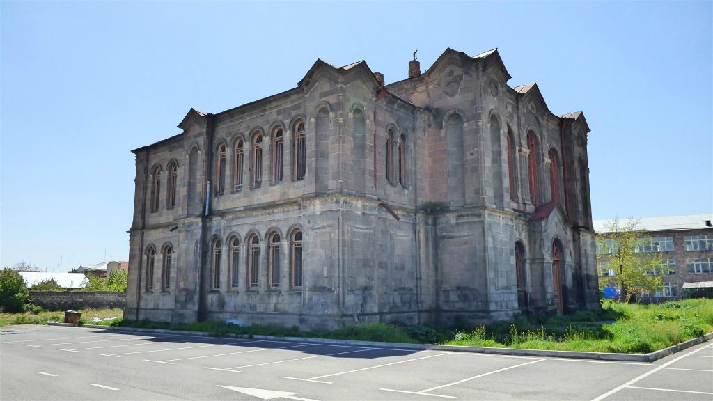 ETCHMIADZIN - een verlaten gebouw