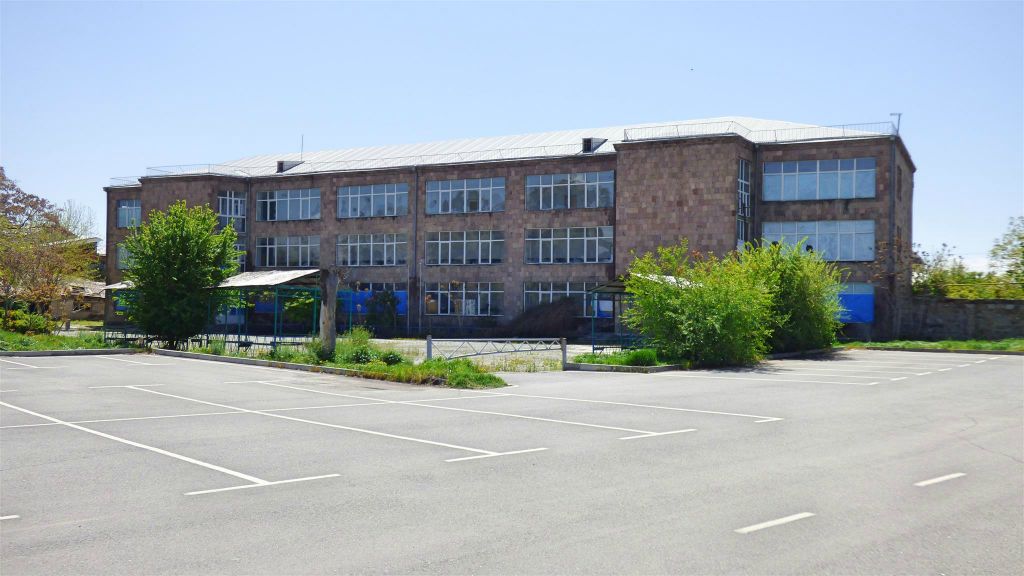 ETCHMIADZIN - een verlaten school