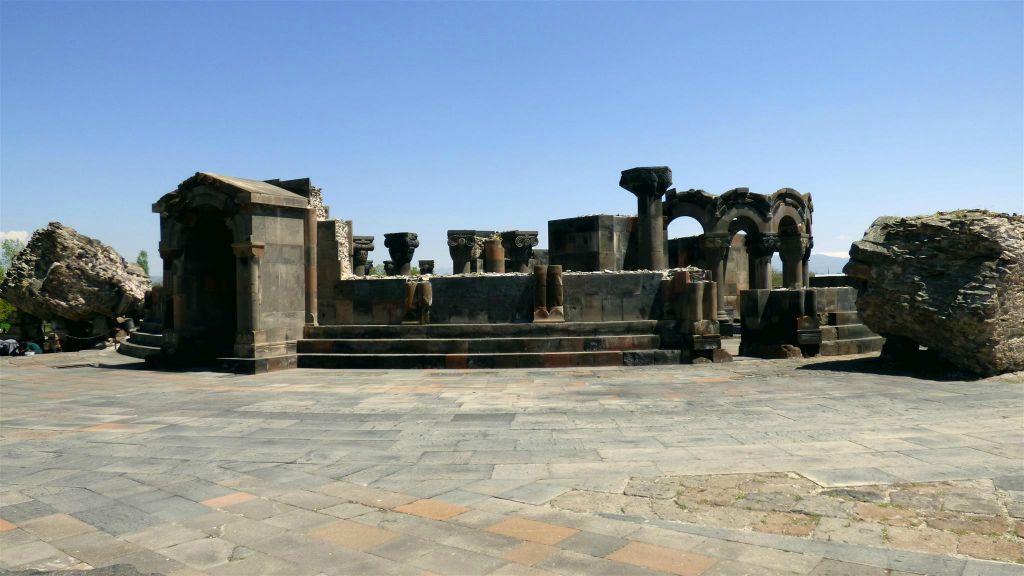 ETCHMIADZIN - de ruïnes van de Zvartnots-kathedraal