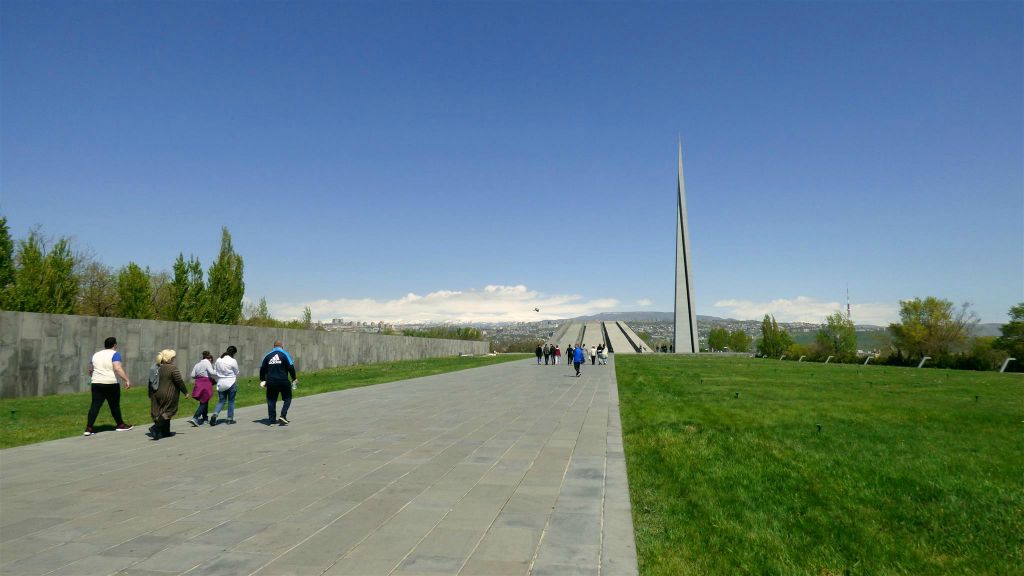 YEREVAN - het nationaal monument Tsitsernakaberd bij het Armeens genocide monumentencomplex
