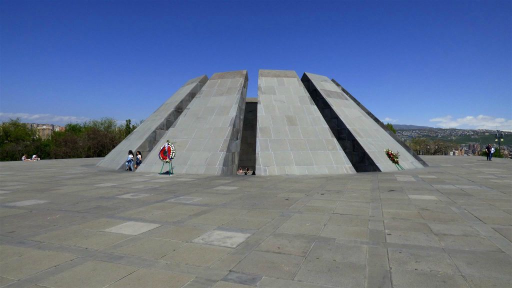 YEREVAN - het nationaal monument Tsitsernakaberd bij het Armeens genocide monumentencomplex