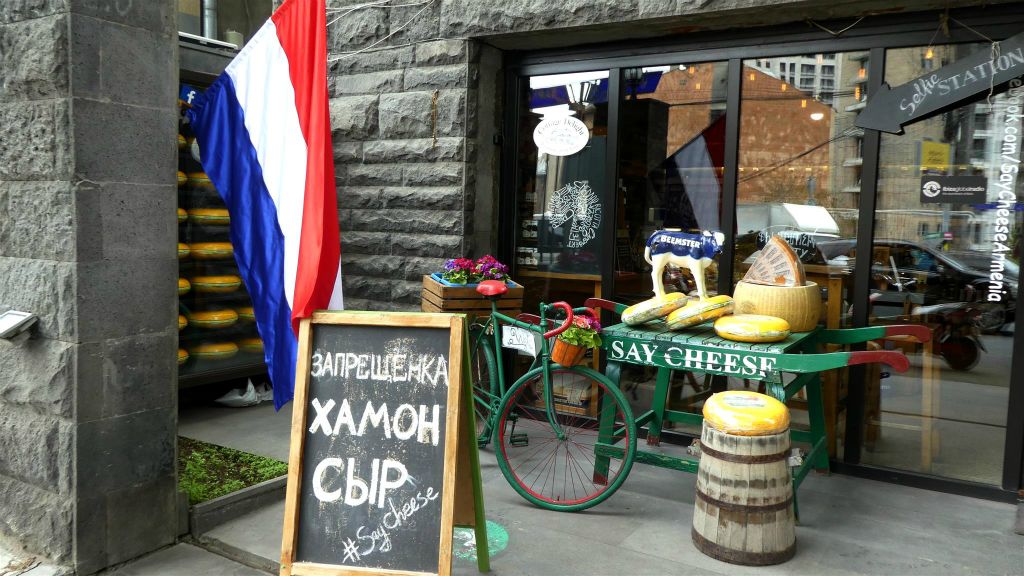 YEREVAN - een winkel met Hollandse kaas