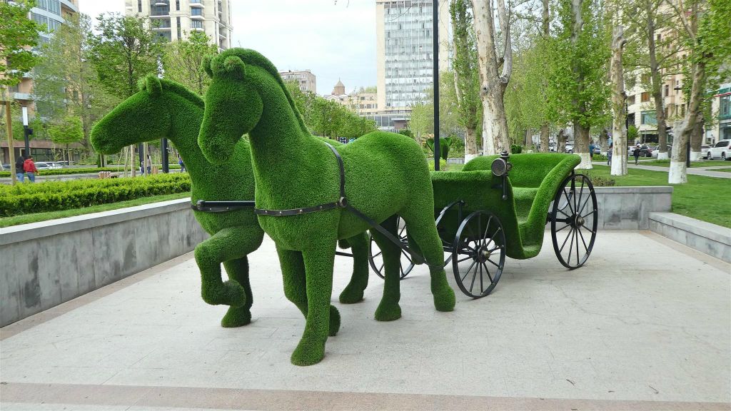 YEREVAN - een kunstwerk in het Missak Manouchian park