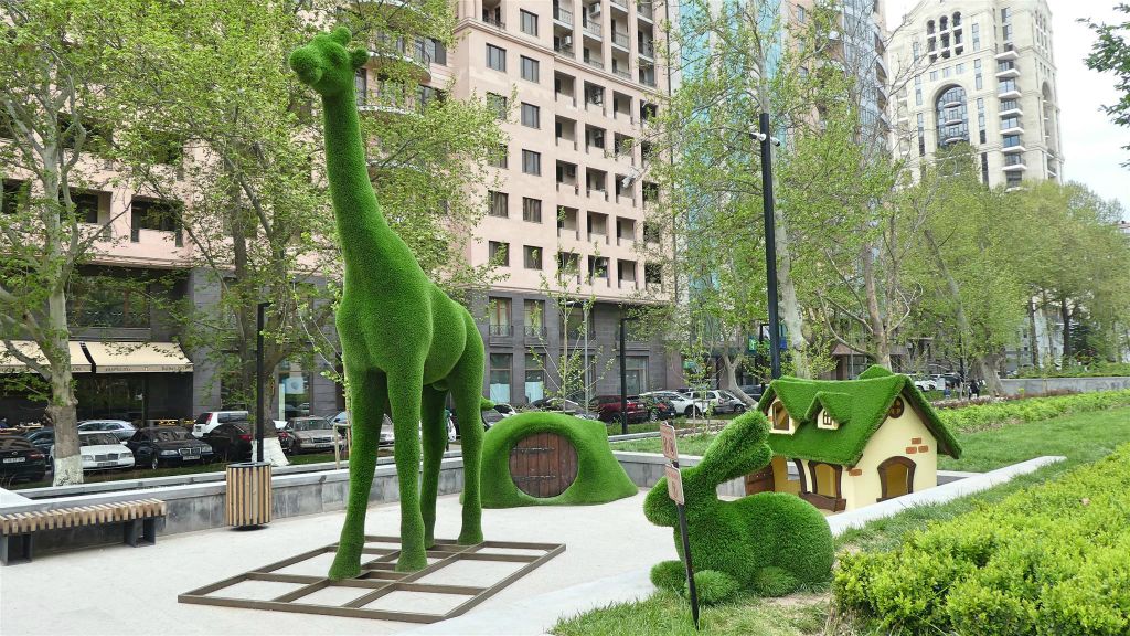 YEREVAN - een kunstwerk in het Missak Manouchian park