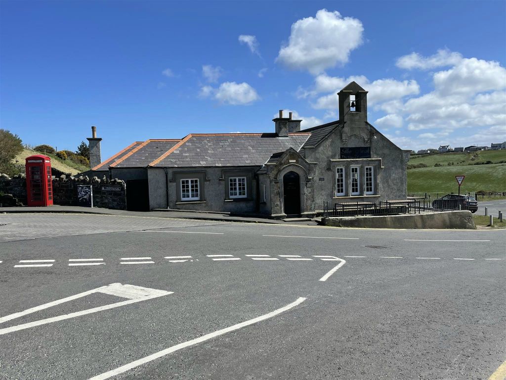 BUSHMILLS - een kerk bij de Giant's Causeway
