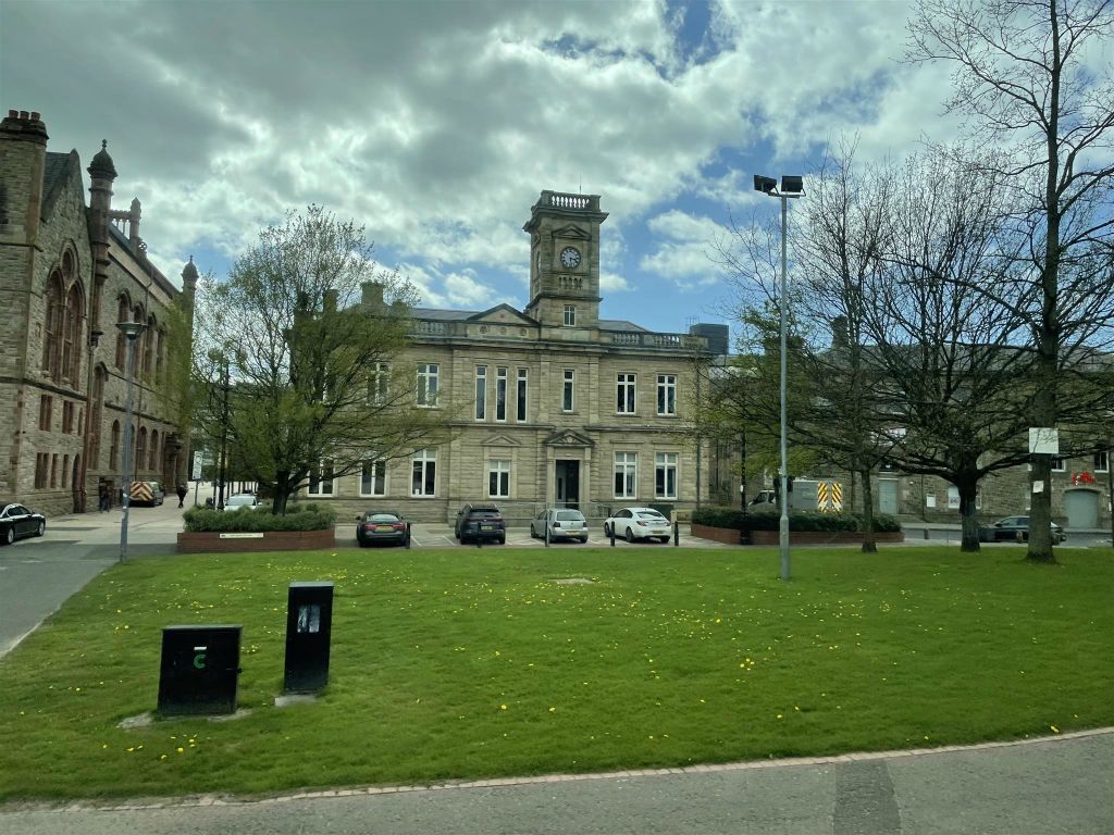 DERRY - het gildehuis