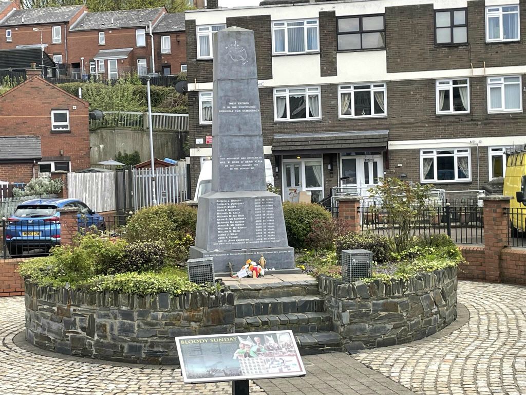 DERRY - het Bloody Sunday monument