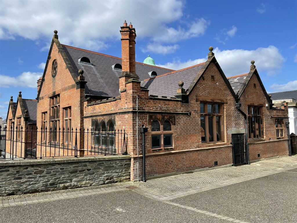 DERRY - de voormalige Cathedral Primary School