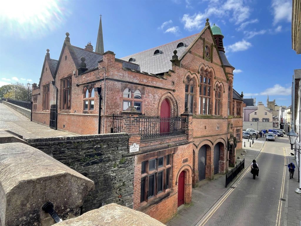 DERRY - de voormalige Cathedral Primary School