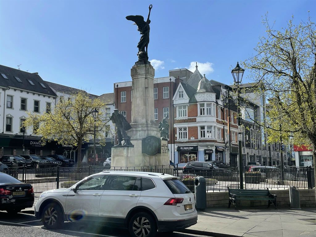 DERRY - het diamanten oorlogsmonument